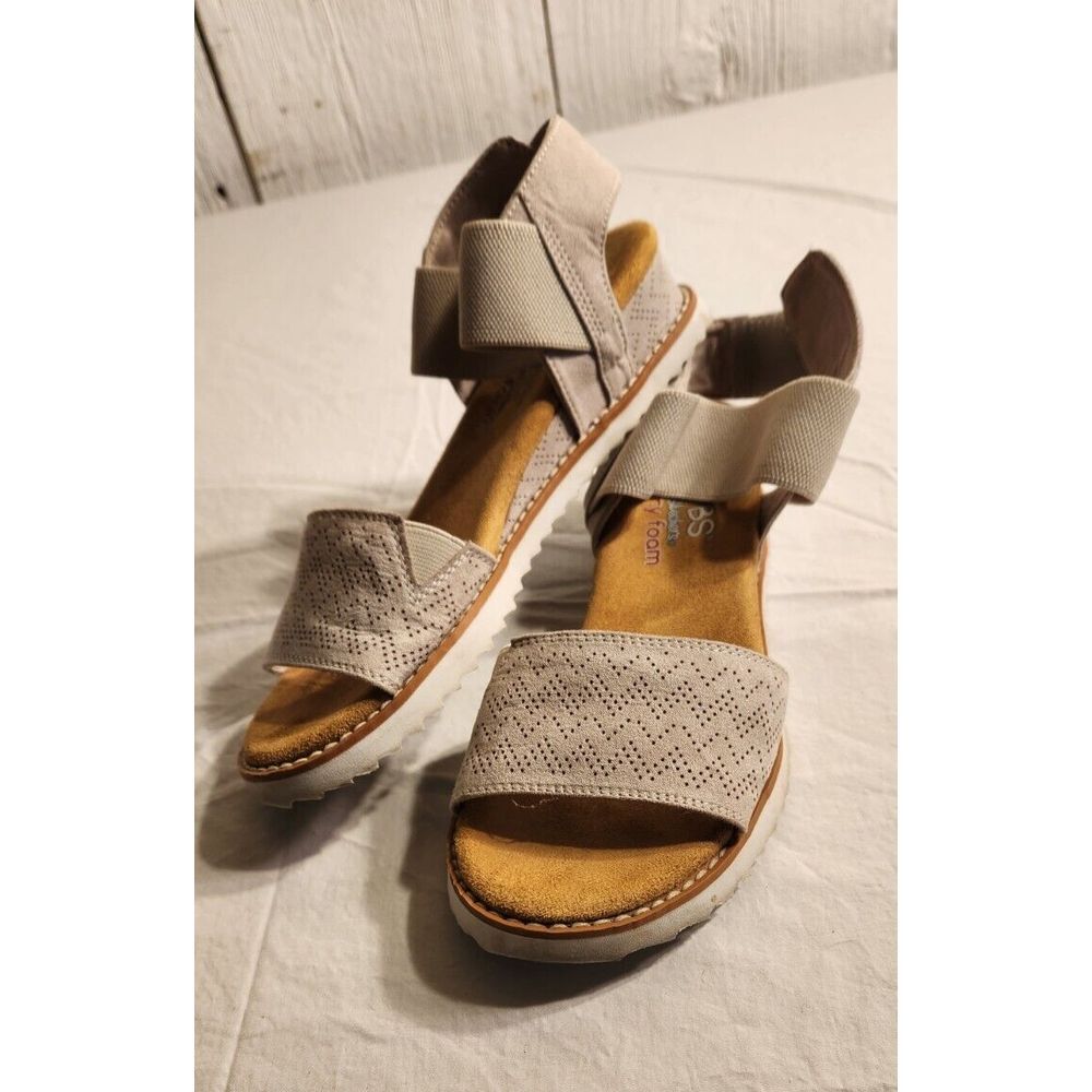 WORN ONCE Skechers Women's Bobs Desert Kiss 1.5 Wedge Sandal Taupe Size 6